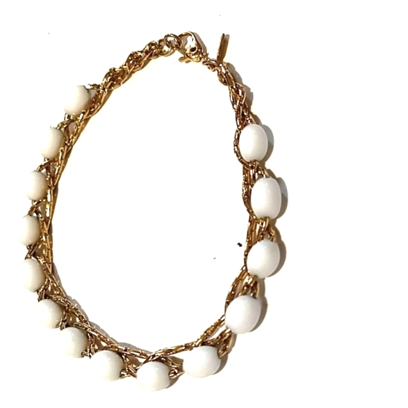 NAPIER VINTAGE WHITE BEADED 20" NECKLACE-VINTAGE MONET BEADED 7.3" BRACELET SET - Picture 6 of 9